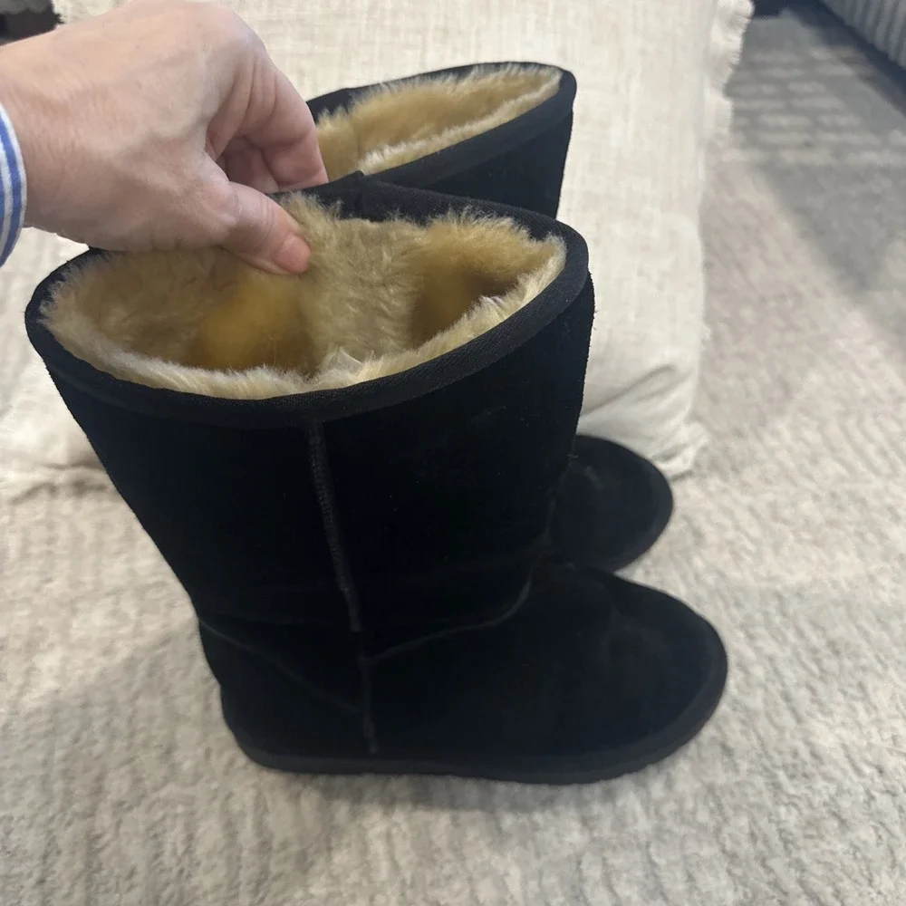 Vepose black suede